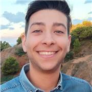 Studente di Lettere impartisce lezioni di Italiano e Letteratura a studenti di scuole elementari, medie e licei